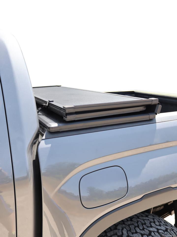 Folding loading area cover - VW Amarok DoKa (from 2023-) - Aluminium Black