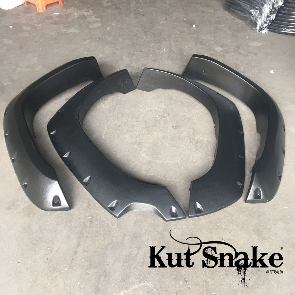 Kut Snake fender flares Nissan Patrol Y61 - 70 mm width - 2 Door