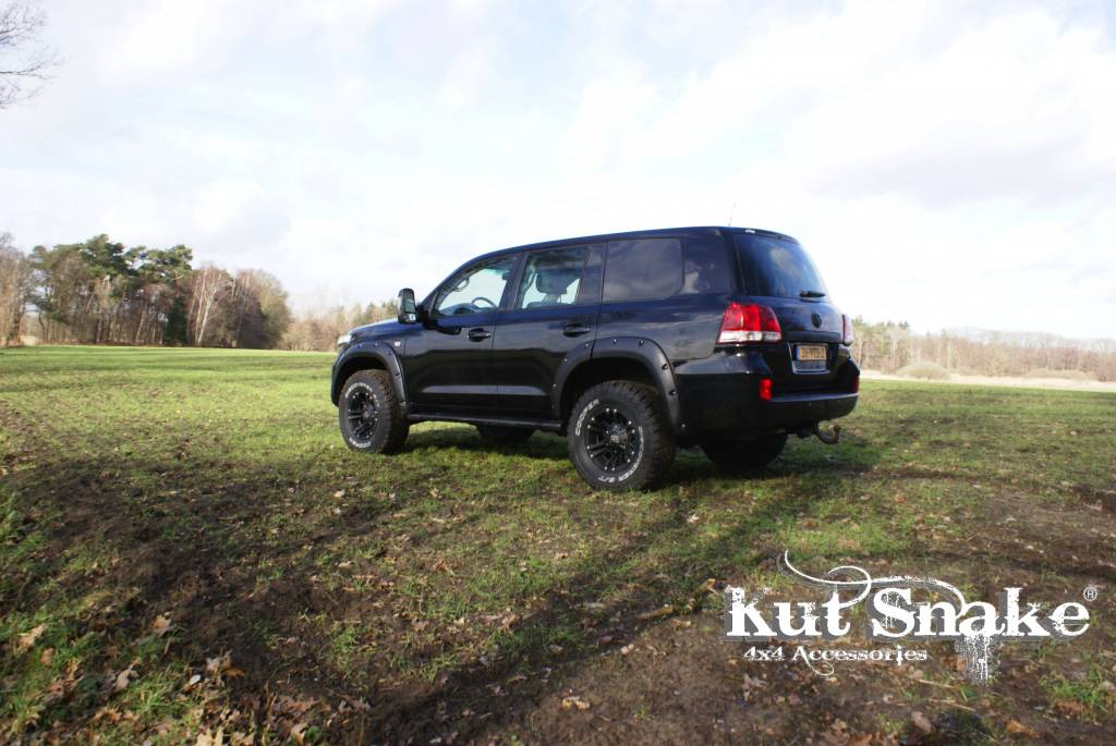 Kut Snake fender flares Toyota Landcruiser 200 - 50 mm wide - 2007-2012