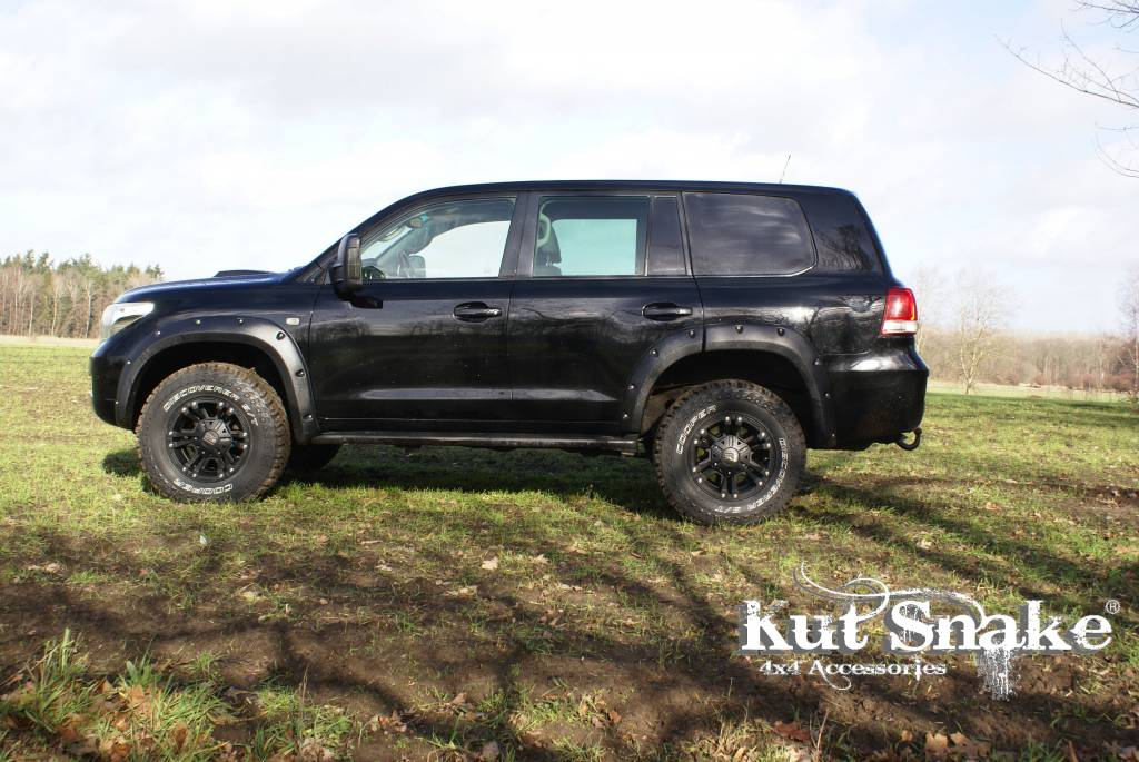 Kut Snake fender flares Toyota Landcruiser 200 - 50 mm wide - 2007-2012