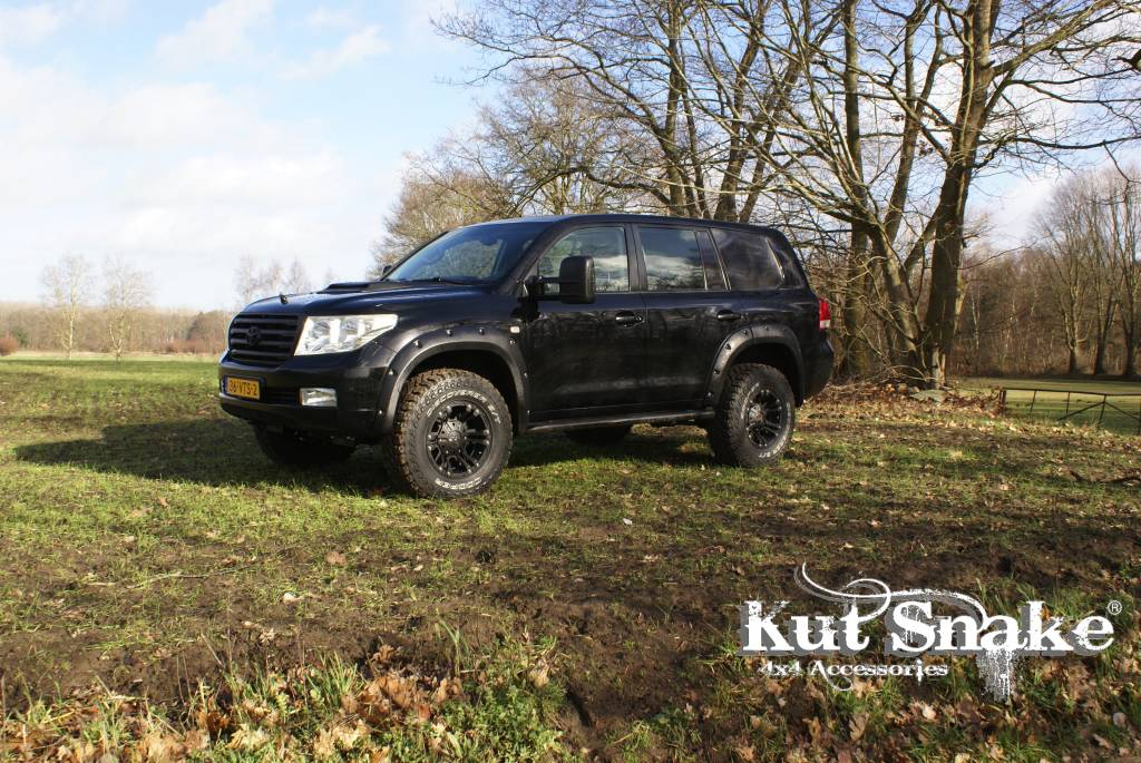 Kut Snake fender flares Toyota Landcruiser 200 - 50 mm wide - 2007-2012