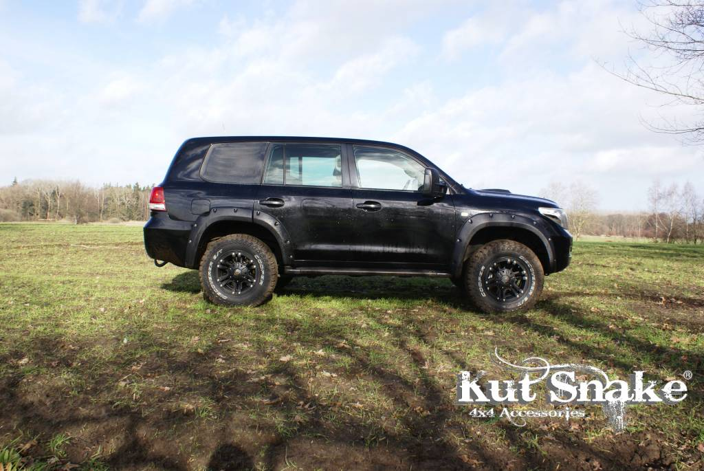 Kut Snake fender flares Toyota Landcruiser 200 - 50 mm wide - 2007-2012