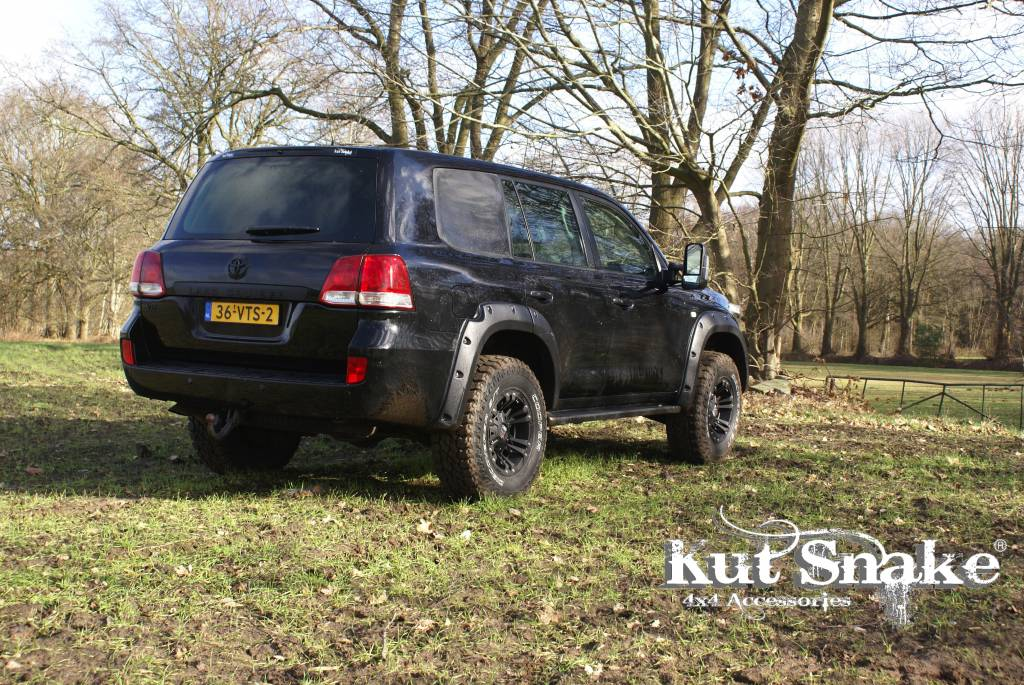 Kut Snake fender flares Toyota Landcruiser 200 - 50 mm wide - 2007-2012
