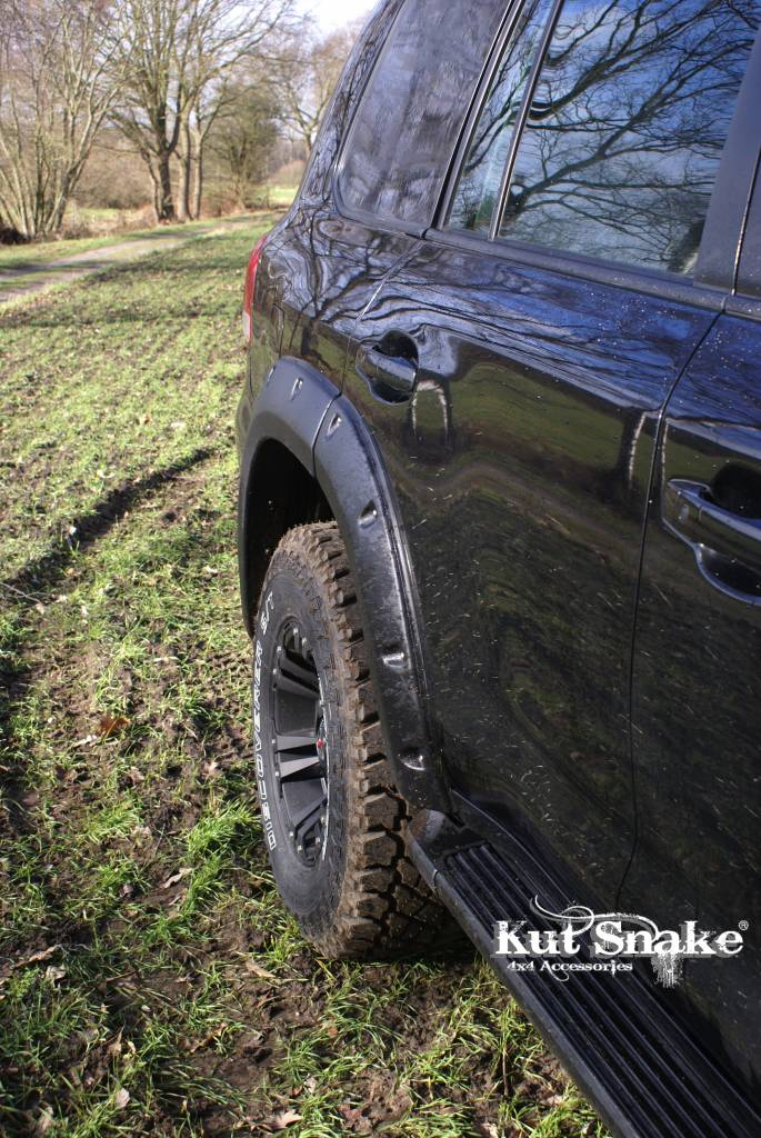 Kut Snake fender flares Toyota Landcruiser 200 - 50 mm wide - 2007-2012