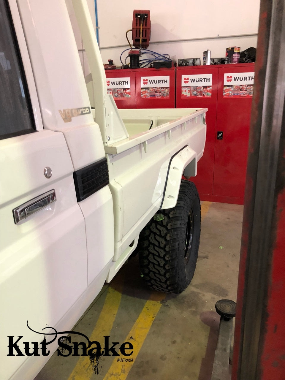 Kut Snake fender flares Toyota Landcruiser 79 Series SingleCap (from 2007) - 50 mm width