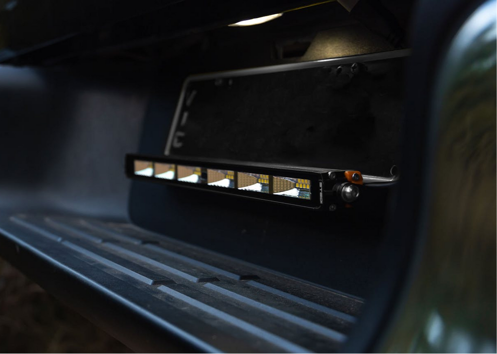 STEDI Kennzeichenhalter mit Micro V2 LED Light Bar 13.9 Zoll Kaltweiß