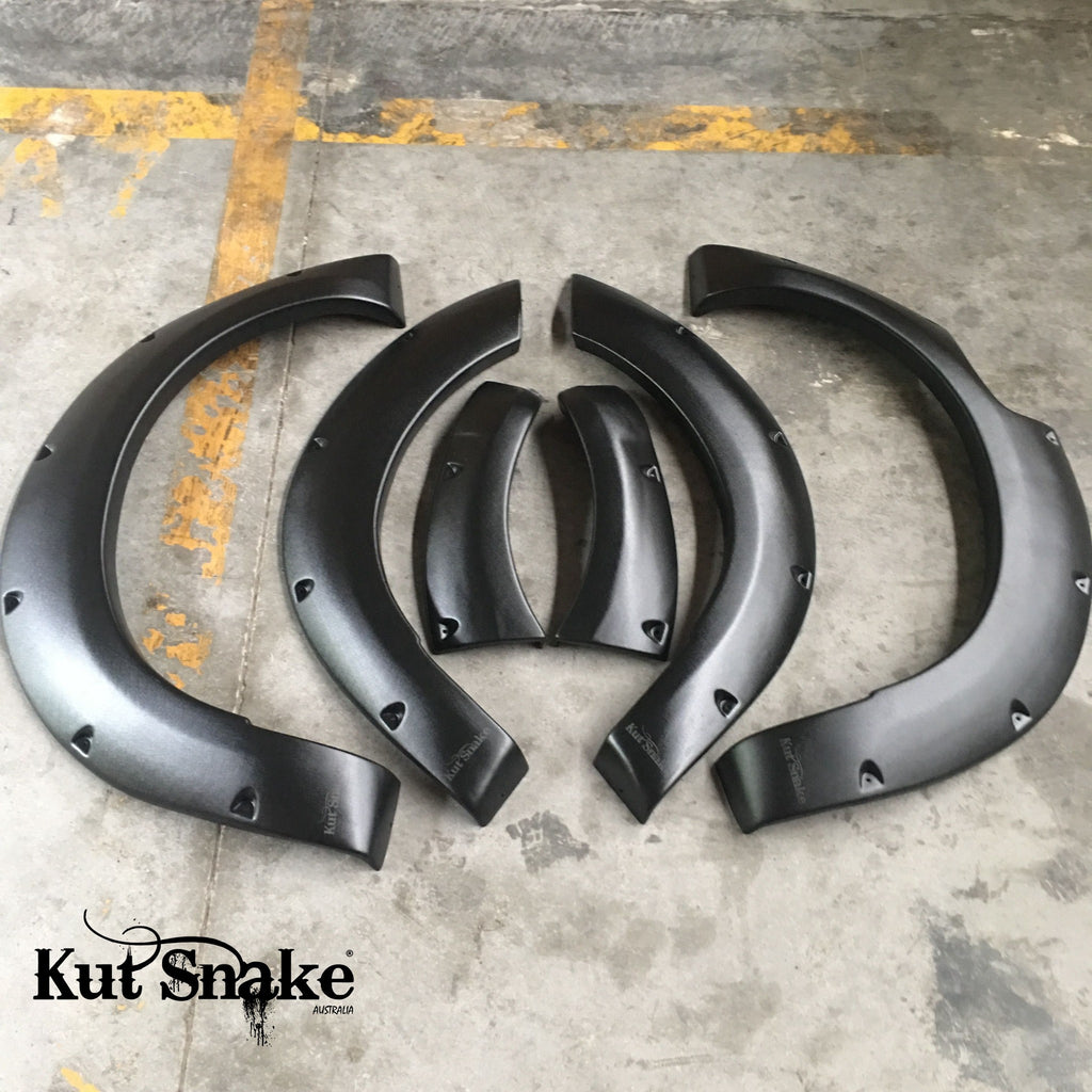 Kut Snake Kotflügelverbreiterung Nissan Navara D23 - 50 mm Breite - Struktur Oberfläche