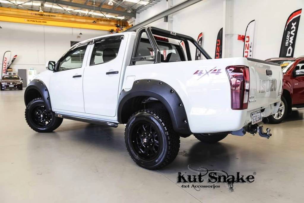 Kut Snake fender flares Isuzu D-Max (2012-2020) - 85mm width - textured surface