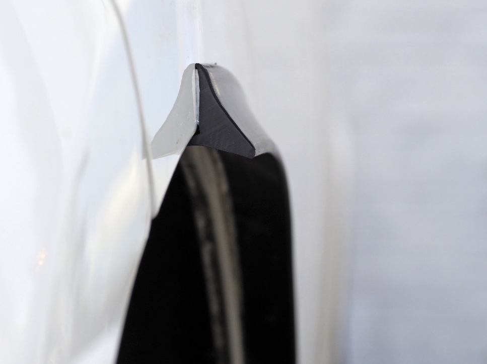 Fender flares 15 mm 4 pieces á 1.5 meters (made of black hard rubber)