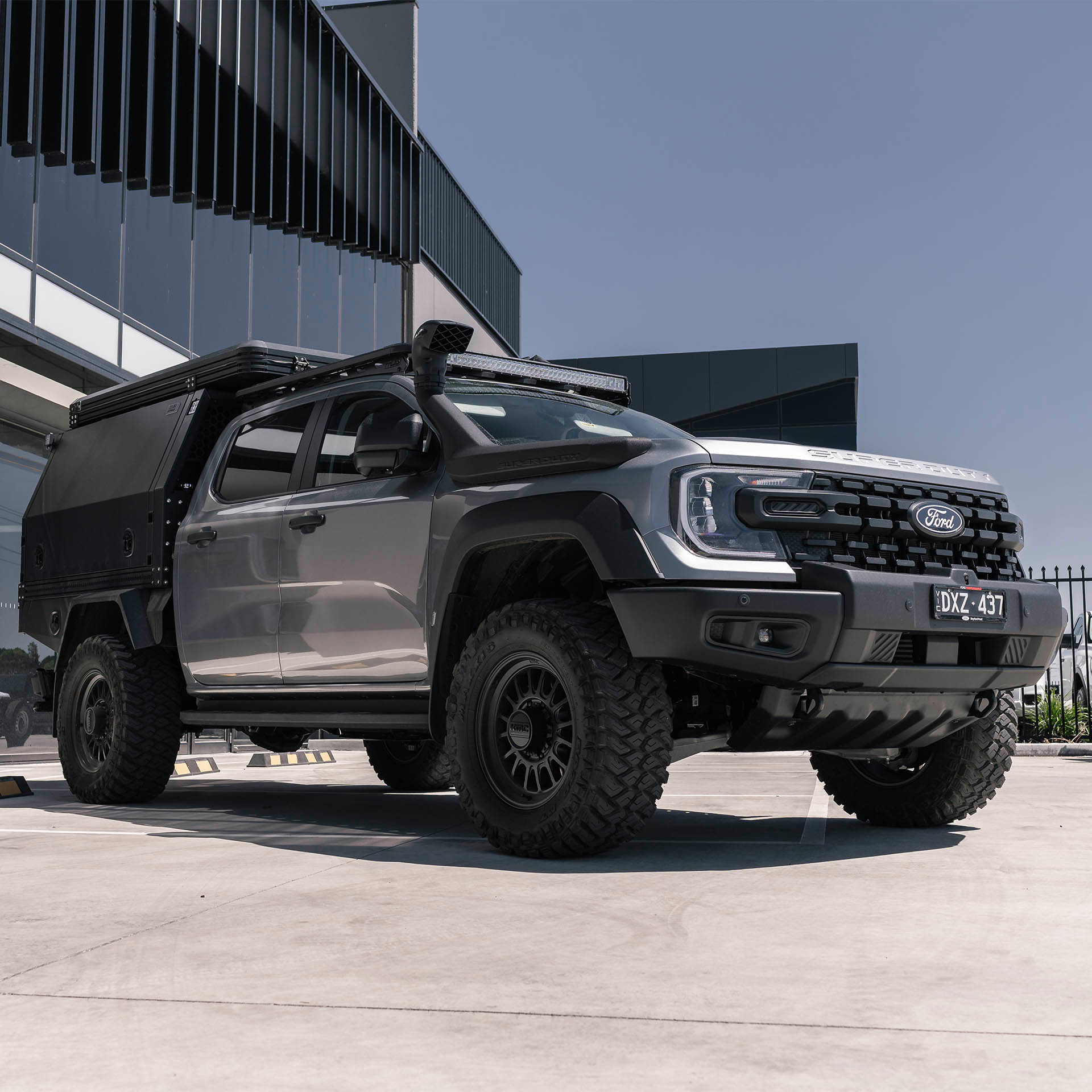 TUS-Offroad - DR2 Tray mit Unterflur-Toolboxen & Mud Guard