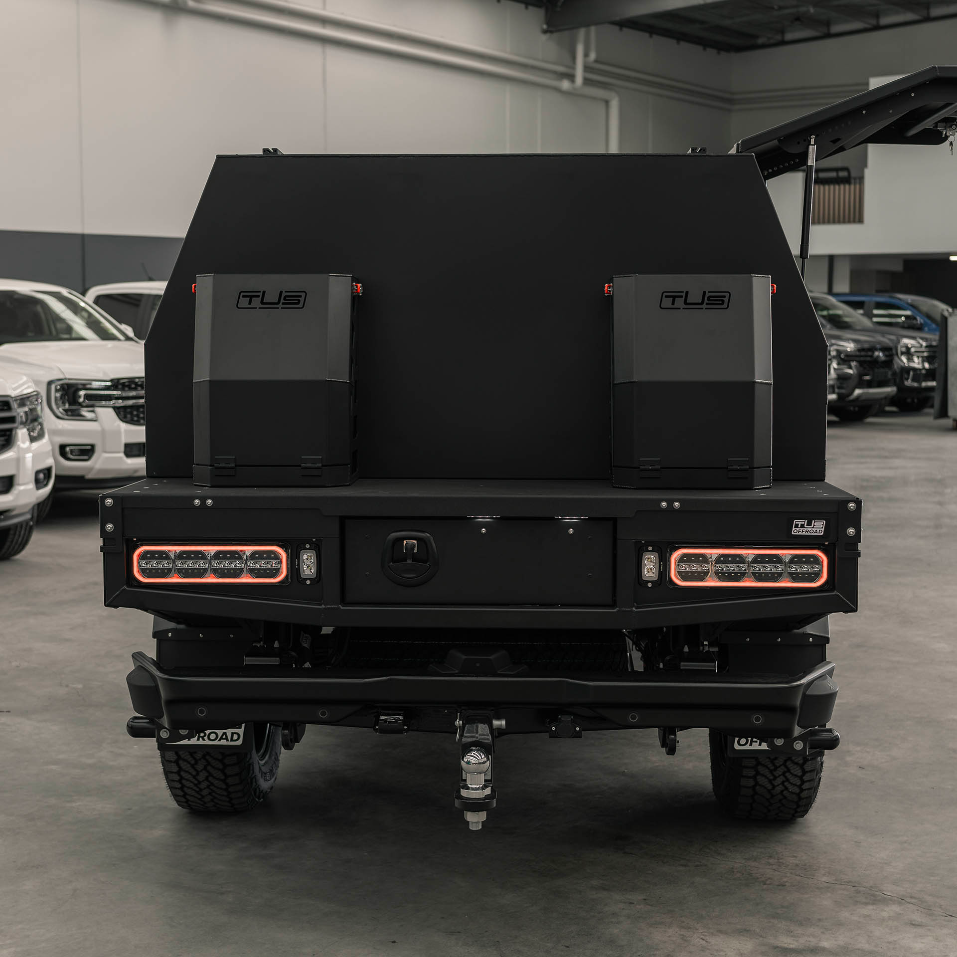 TUS-Offroad - DR2 Tray mit Unterflur-Toolboxen & Mud Guard