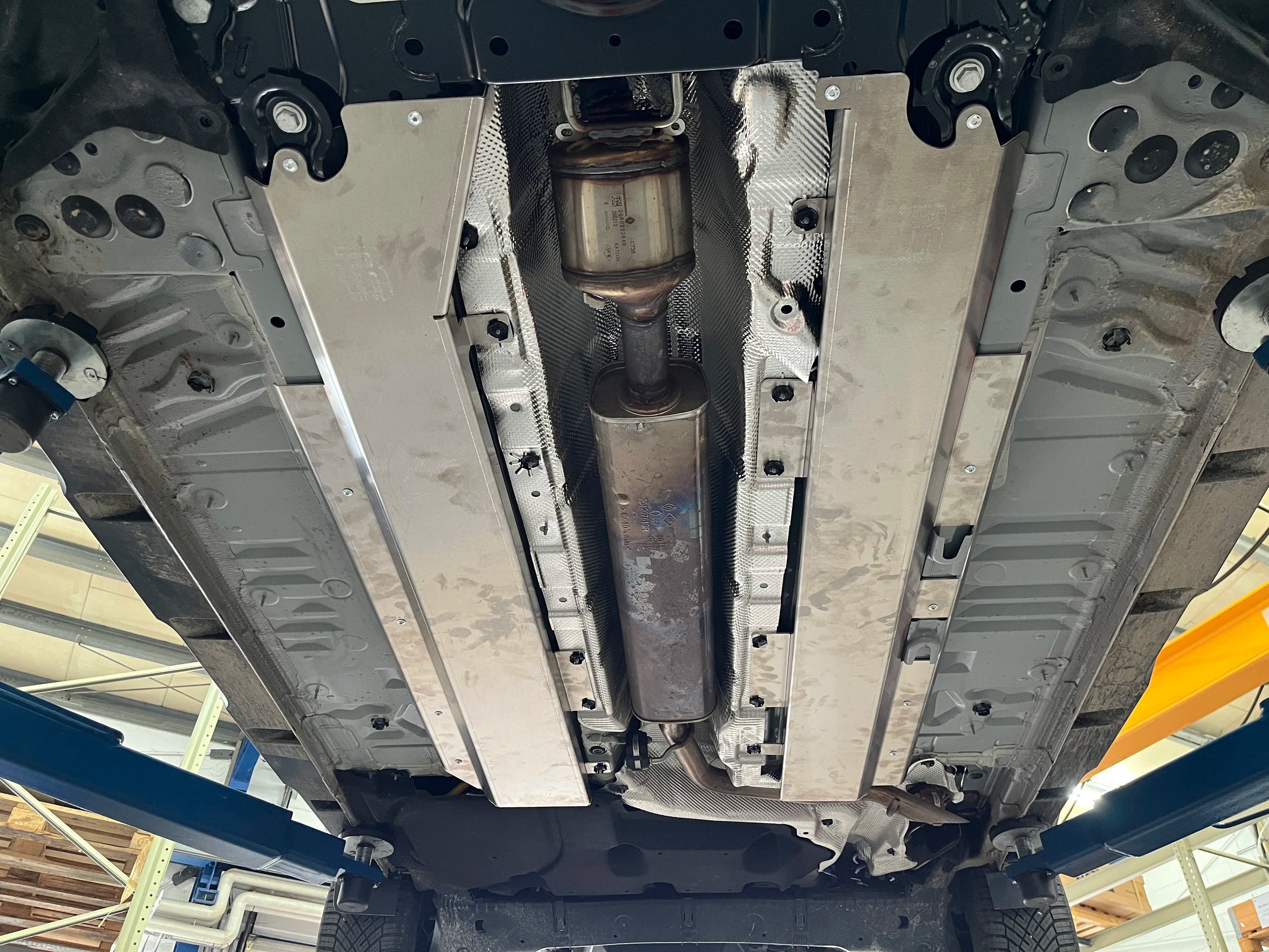 Unterfahrschutz Dacia Duster Hybrid G150, Leitungskanal