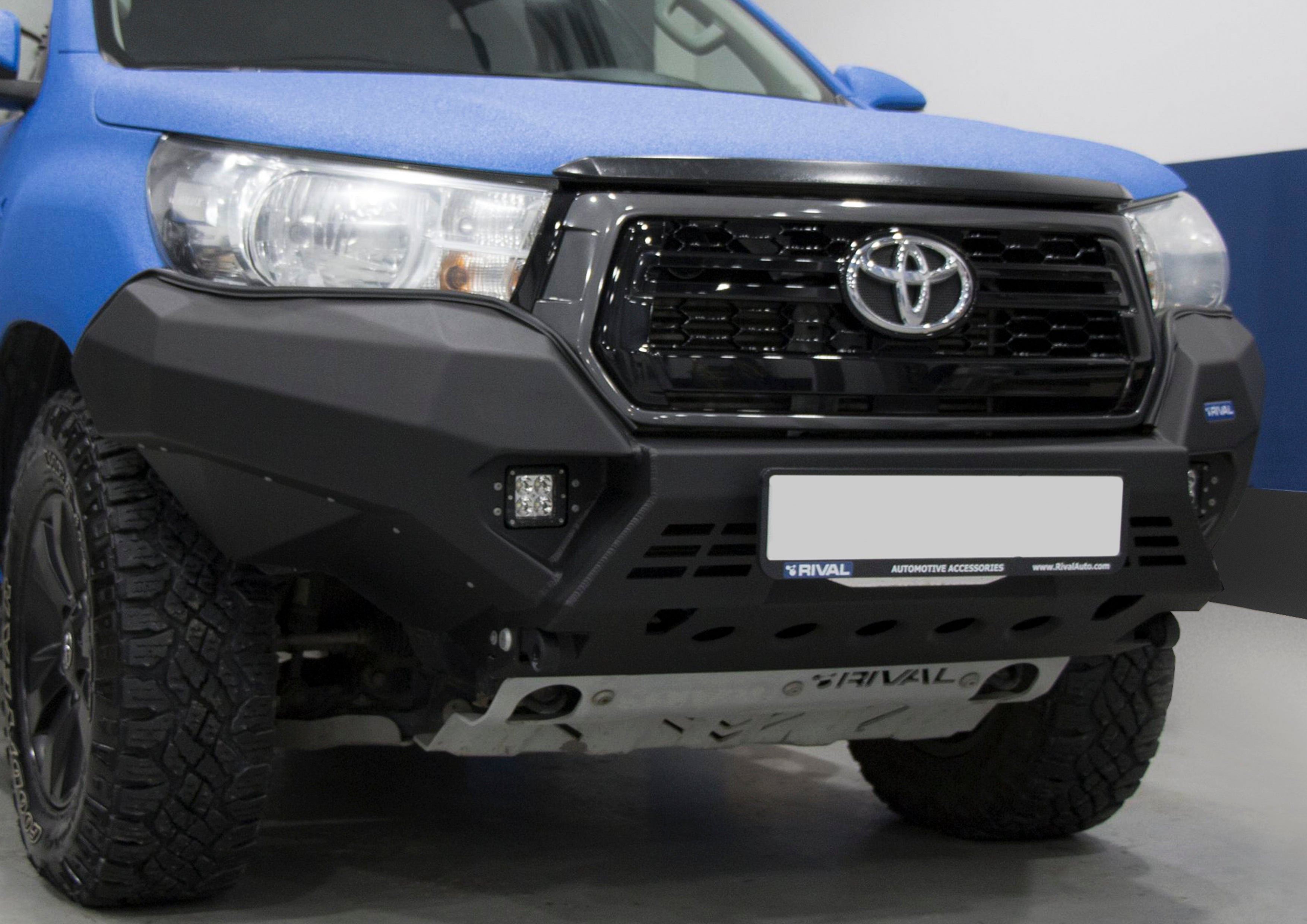 RIVAL4x4 Alu HD winch bumper for Toyota Hilux Executive/REVO (2018-2020)