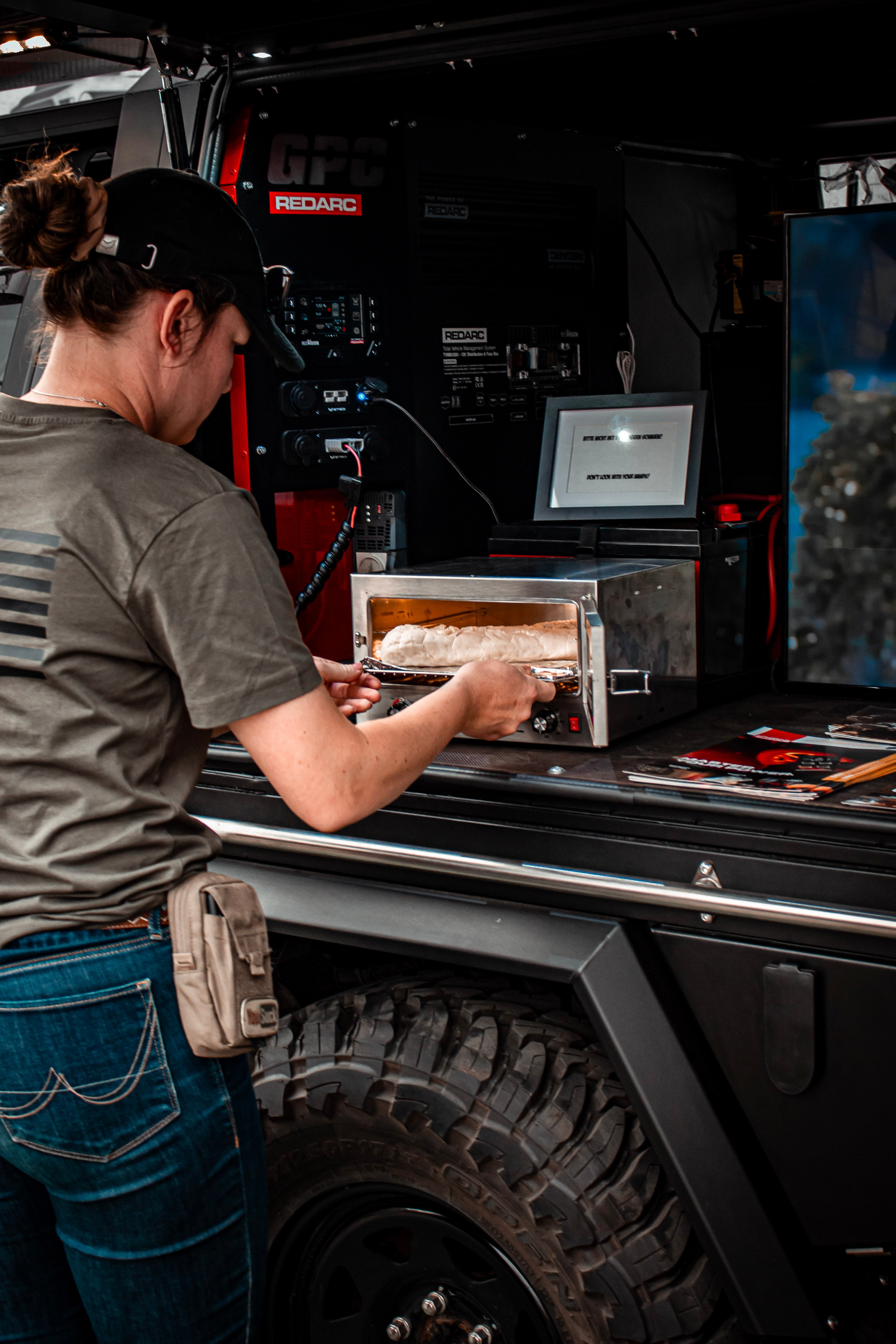 GPC Offroad - 12V Portable Travel Oven 130W  - Mit Glastür u. Thermometer - GPC-Offroad