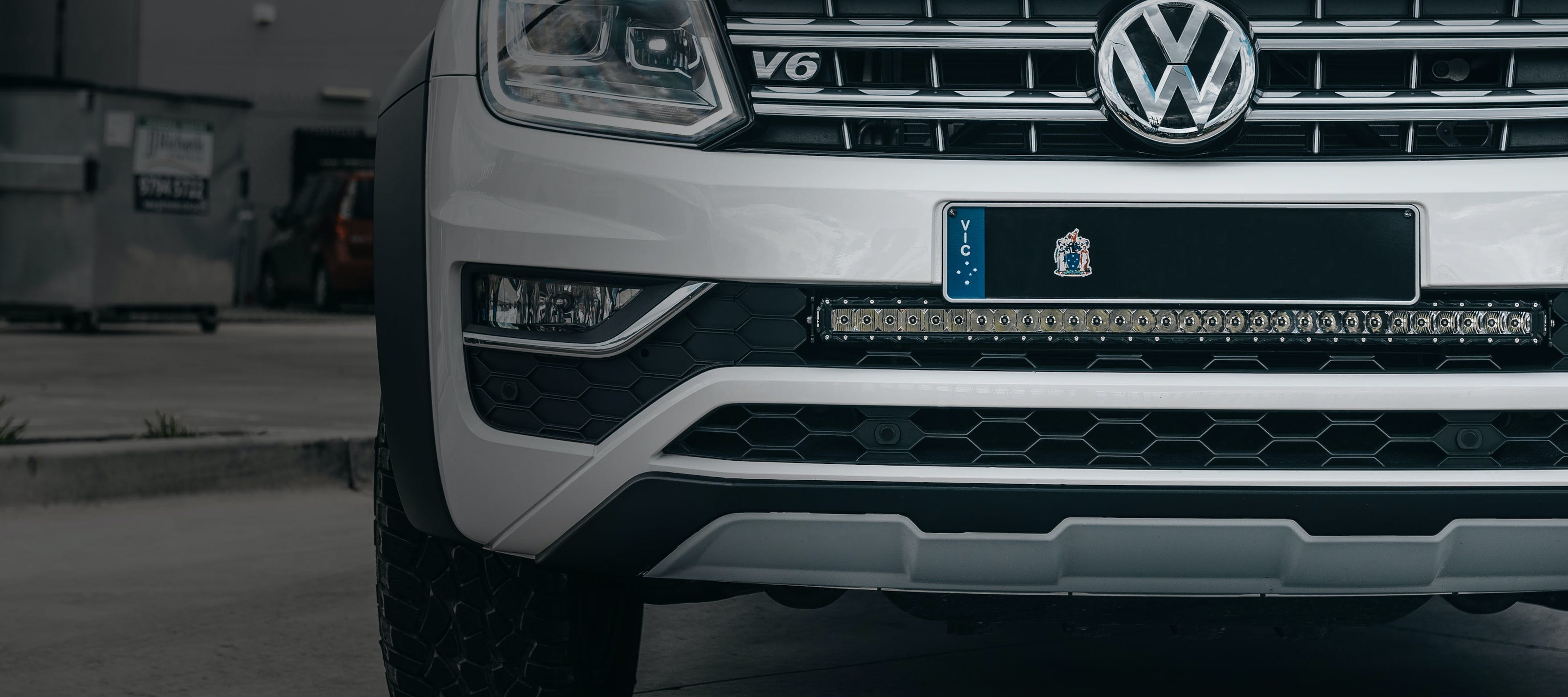 STEDI VW Amarok Kühlergrill Befestigung