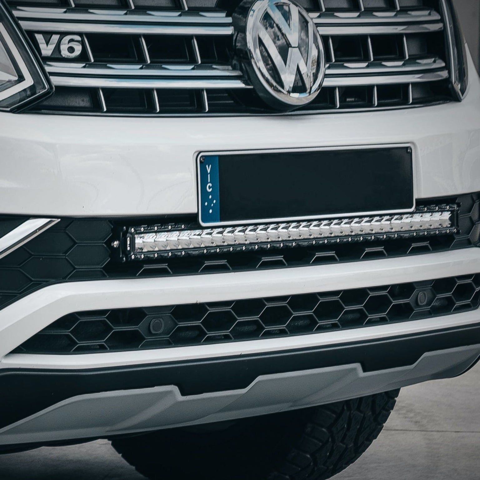 STEDI VW Amarok Kühlergrill Befestigung