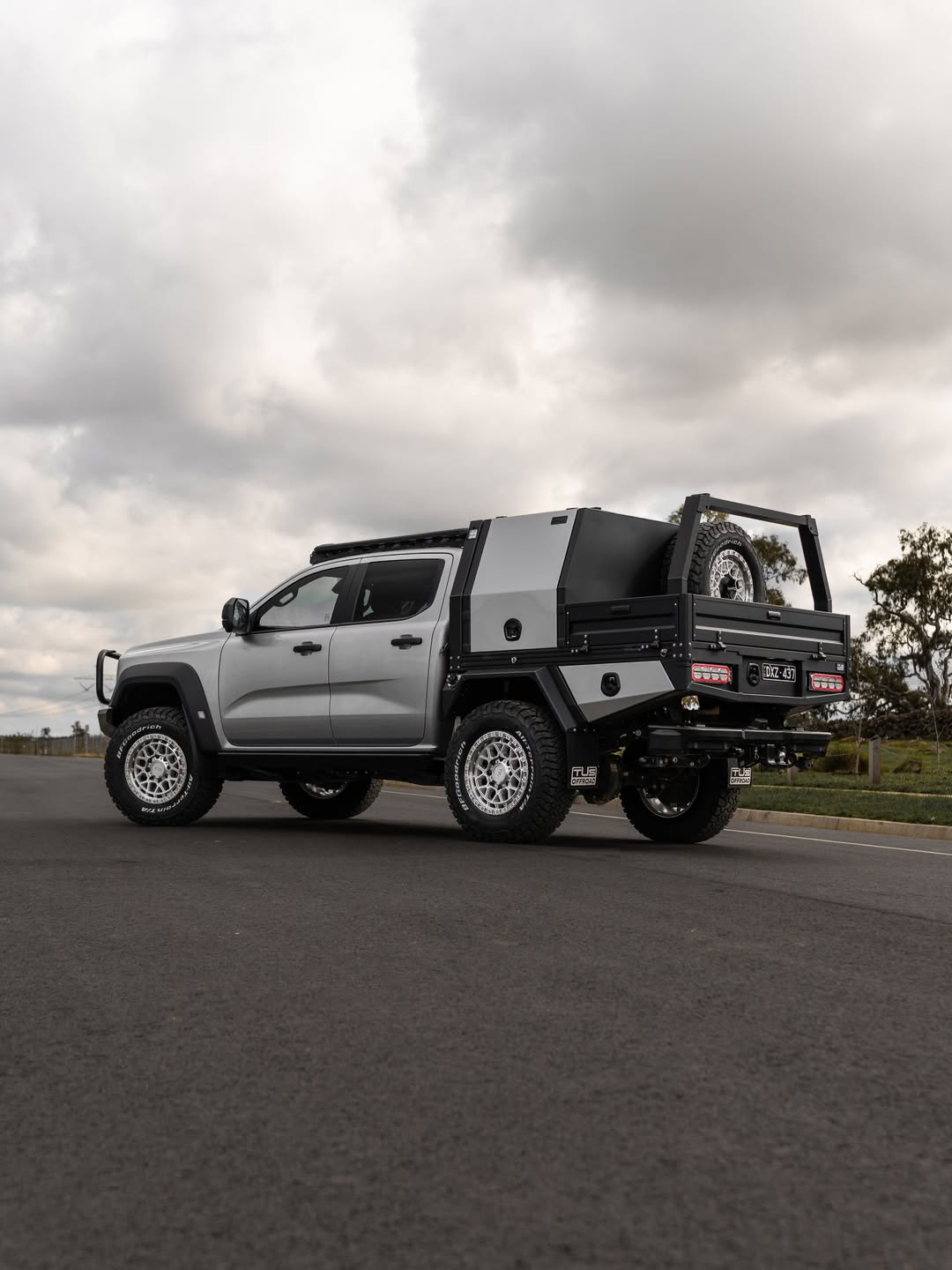 TUS-Offroad - DR2 Tray mit Unterflur-Toolboxen & Mud Guard