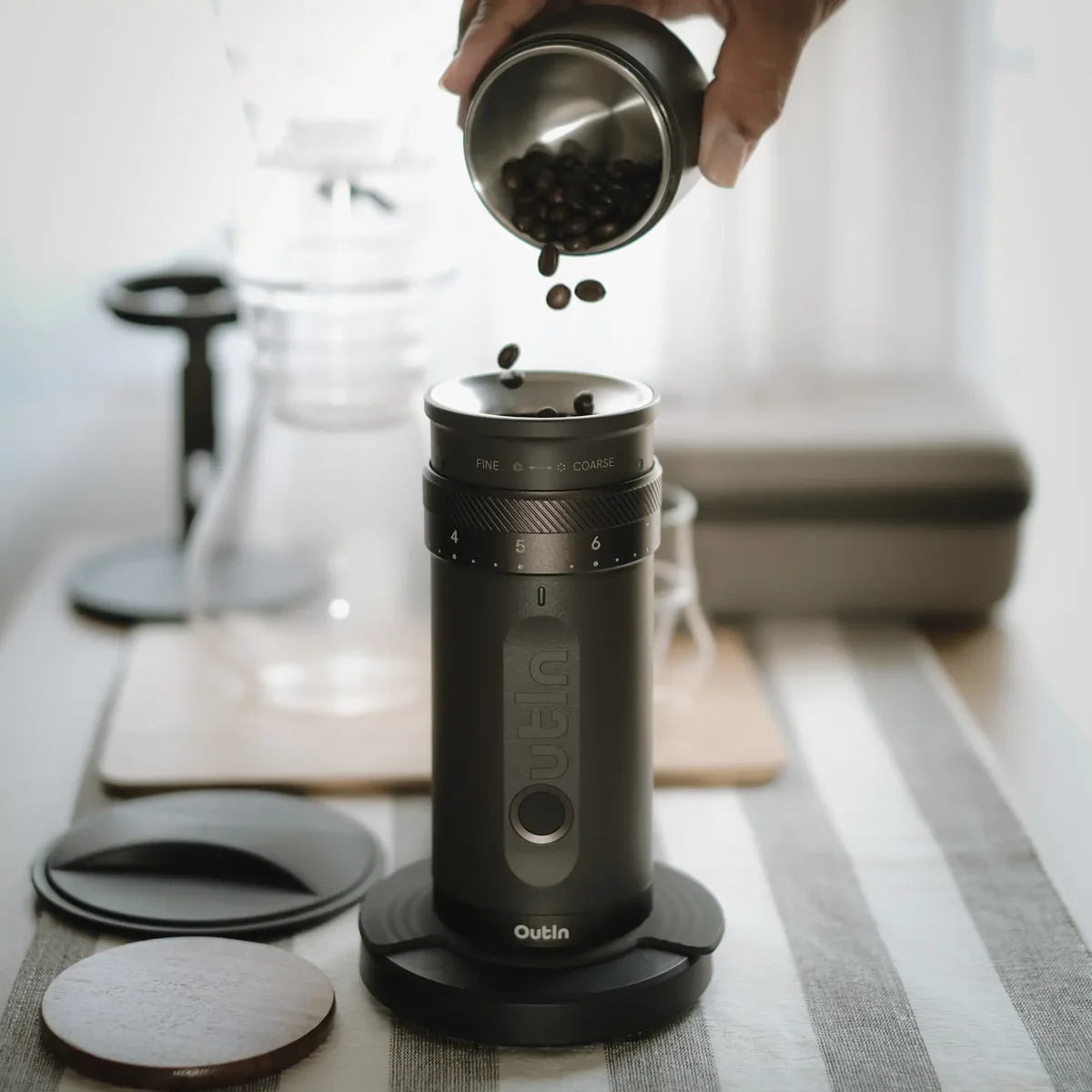 OutIn - Fino - Tragbare Kaffeemühle - Tundrabraun
