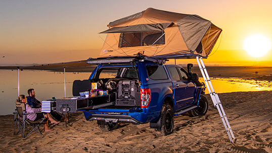 ARB Dachzelt "Flinders" 2400 X 1400 mm, Inkl. Abnehmbarer Leiter - GPC-Offroad