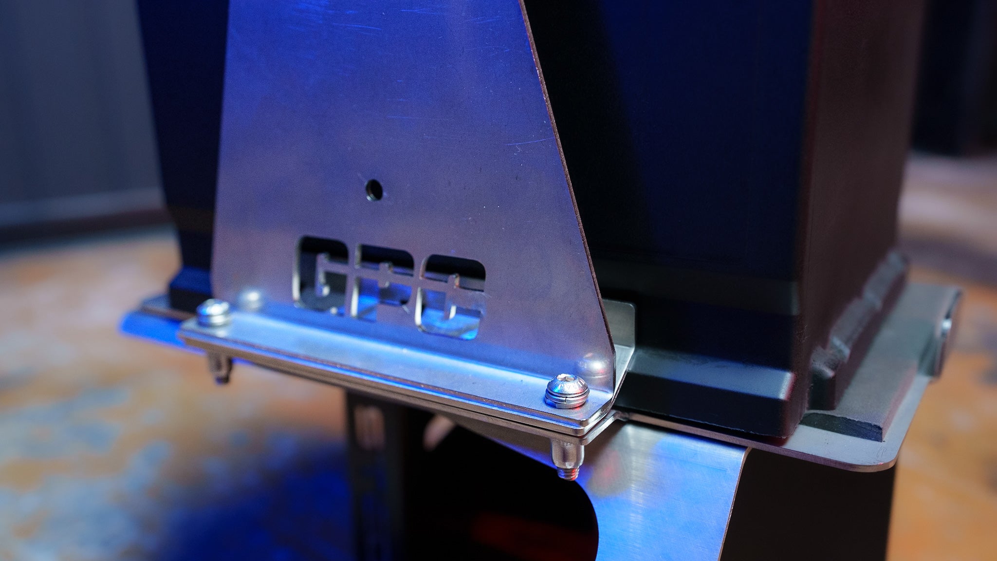 GPC Offroad - Halterung für Zusatzbatterie - TOYOTA HILUX REVO (ab '16-) für 100Ah (z.B. SuperB) oder ähnlich