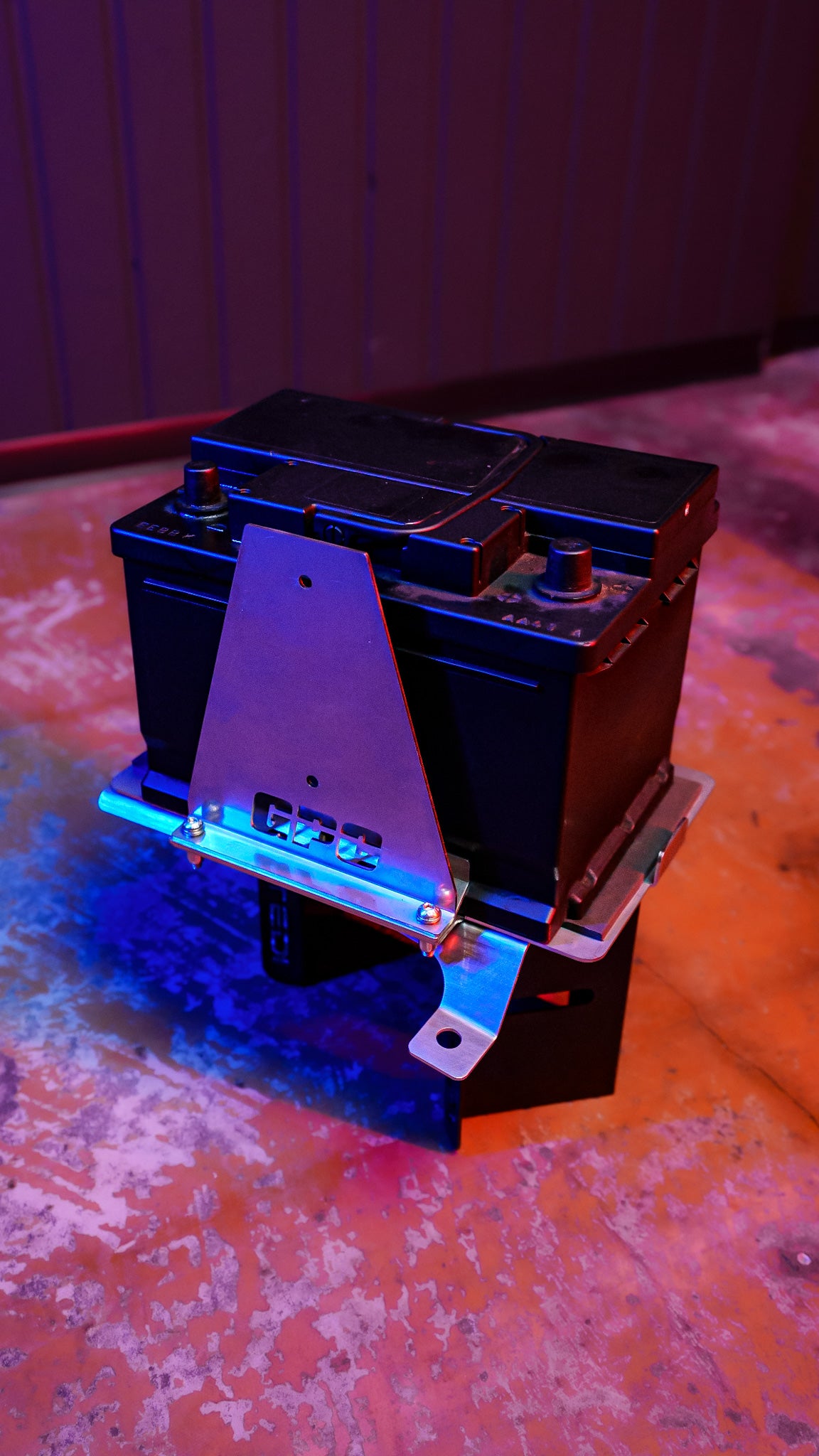 GPC Offroad - Halterung für Zusatzbatterie - TOYOTA HILUX REVO (ab '16-) für 100Ah (z.B. SuperB) oder ähnlich