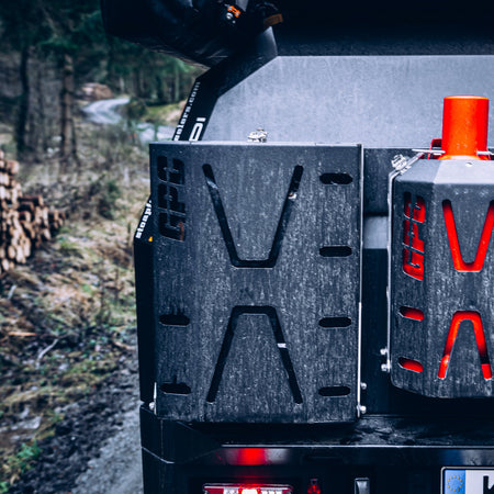 GPC Kanisterhalterung Universal 20L - kippbar, schwarz - GPC-Offroad