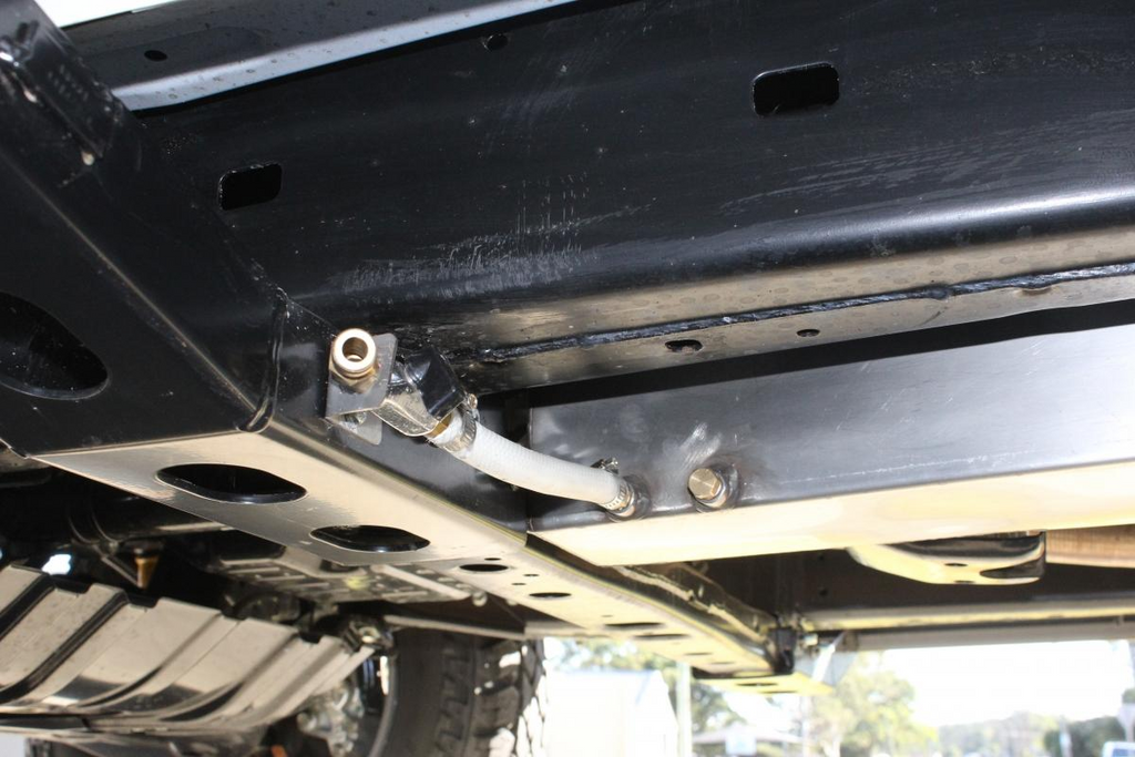 Wasser Edelstahl Tank - Toyota Hilux REVO ab 15