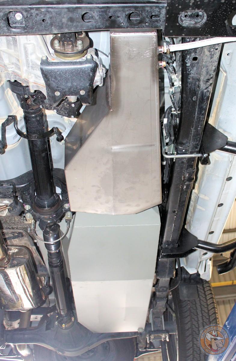 Wasser Edelstahl Tank - Toyota Hilux REVO ab 15 - GPC-Offroad