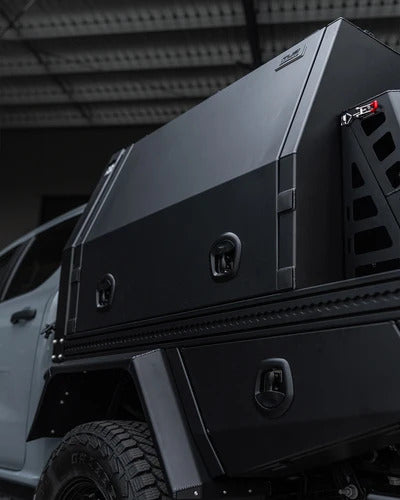 TUS-Offroad - DR2 Tray mit Unterflur-Toolboxen & Mud Guard