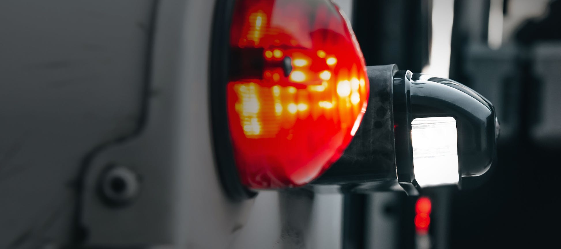 STEDI LED Nummernschildbeleuchtung für Defender 90 | 110 | 130 - GPC-Offroad