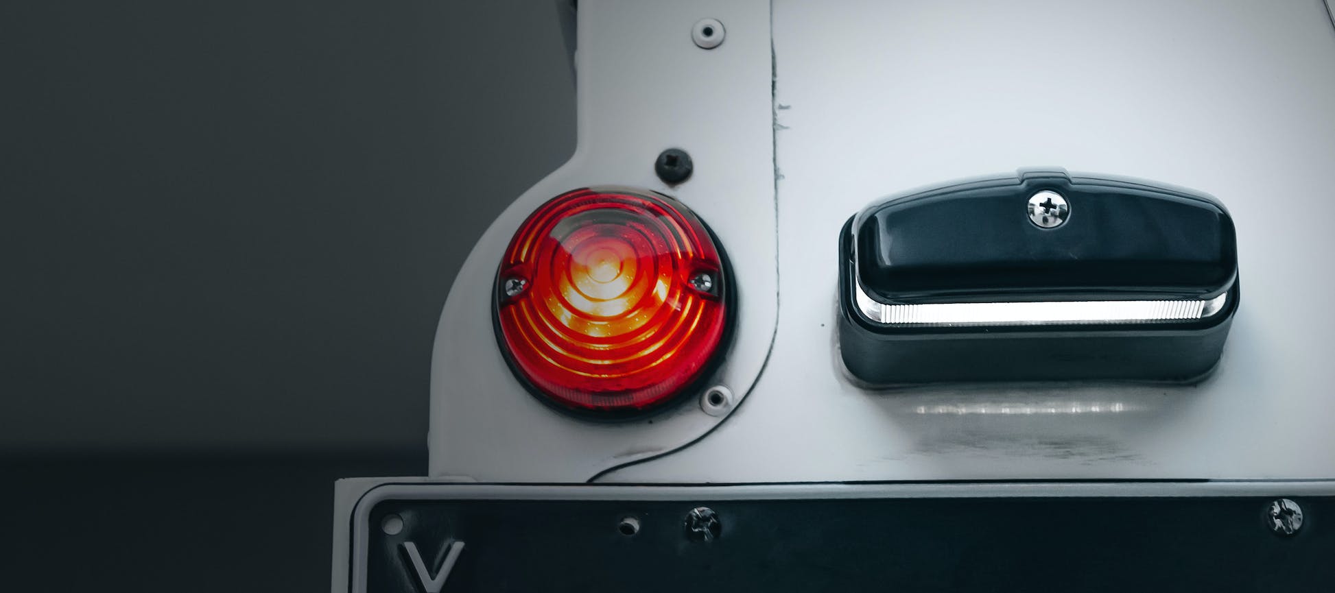 STEDI LED Nummernschildbeleuchtung für Defender 90 | 110 | 130 - GPC-Offroad