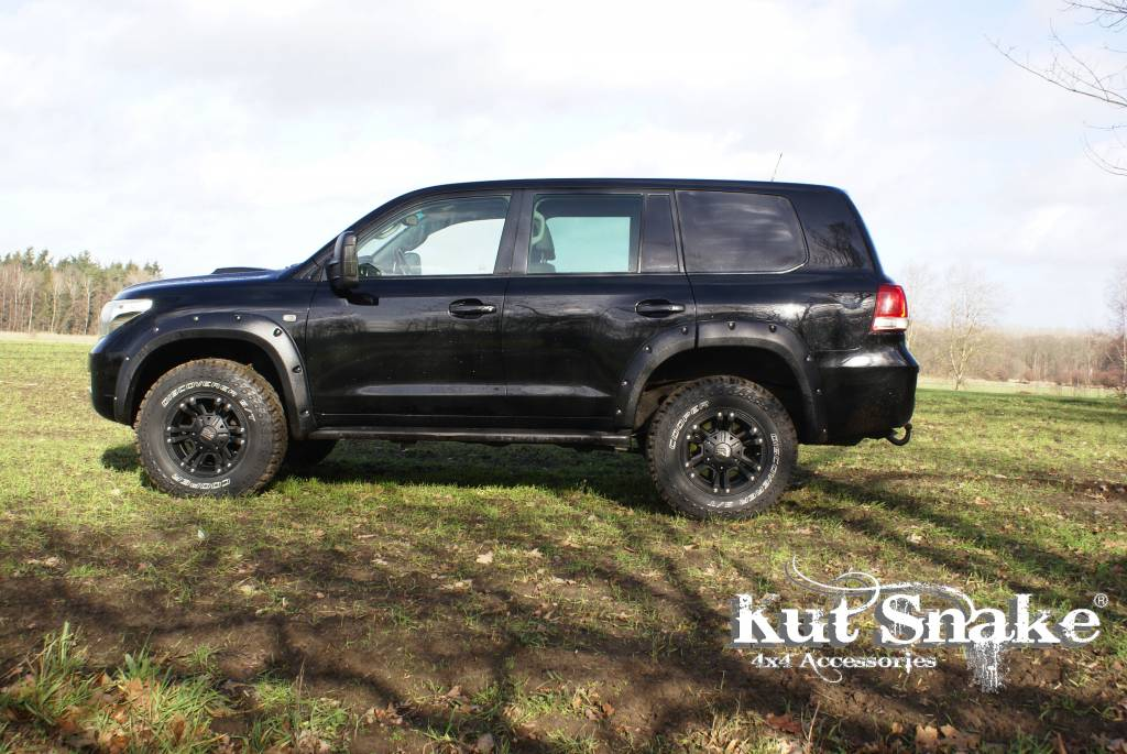 Kut Snake Kotflügelverbreiterung Toyota Landcruiser 200 - 50 mm Breite GLATT - 2007-2012