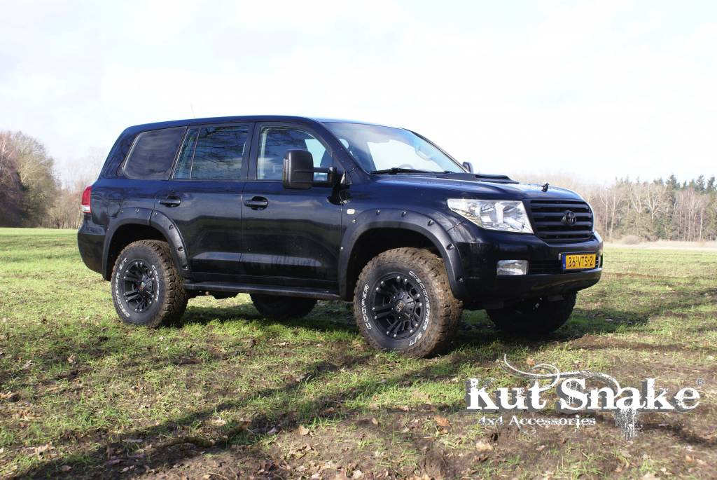 Kut Snake Kotflügelverbreiterung Toyota Landcruiser 200 - 50 mm Breite GLATT - 2007-2012