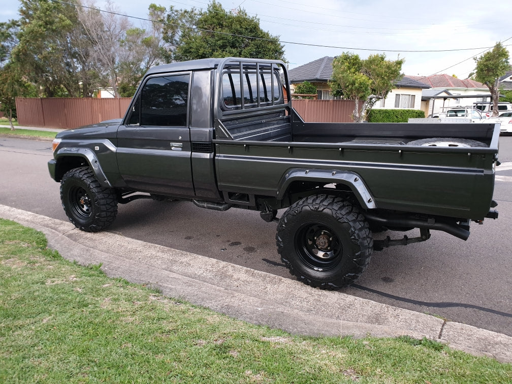 Kut Snake Kotflügelverbreiterung Toyota Landrcruiser 79/75 Series SingleCap (bis 2007) - 50 mm Breite