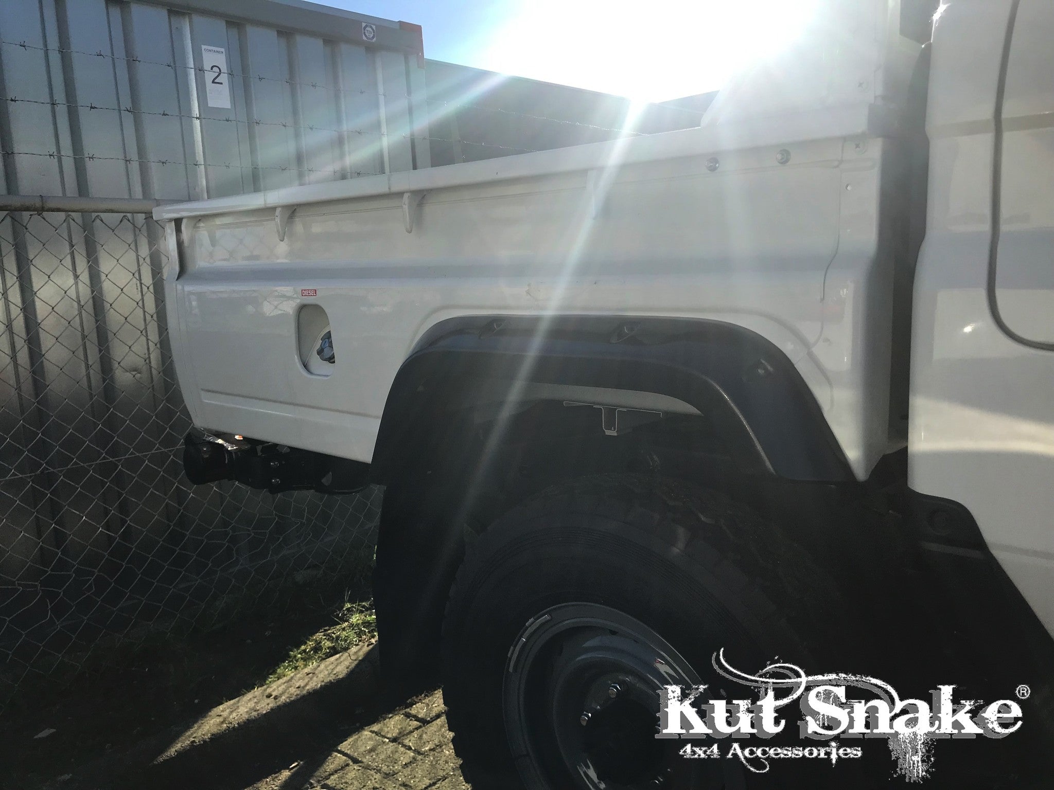 Kut Snake Kotflügelverbreiterung Toyota Landcruiser 79 Series DoubleCap - 50 mm Breite