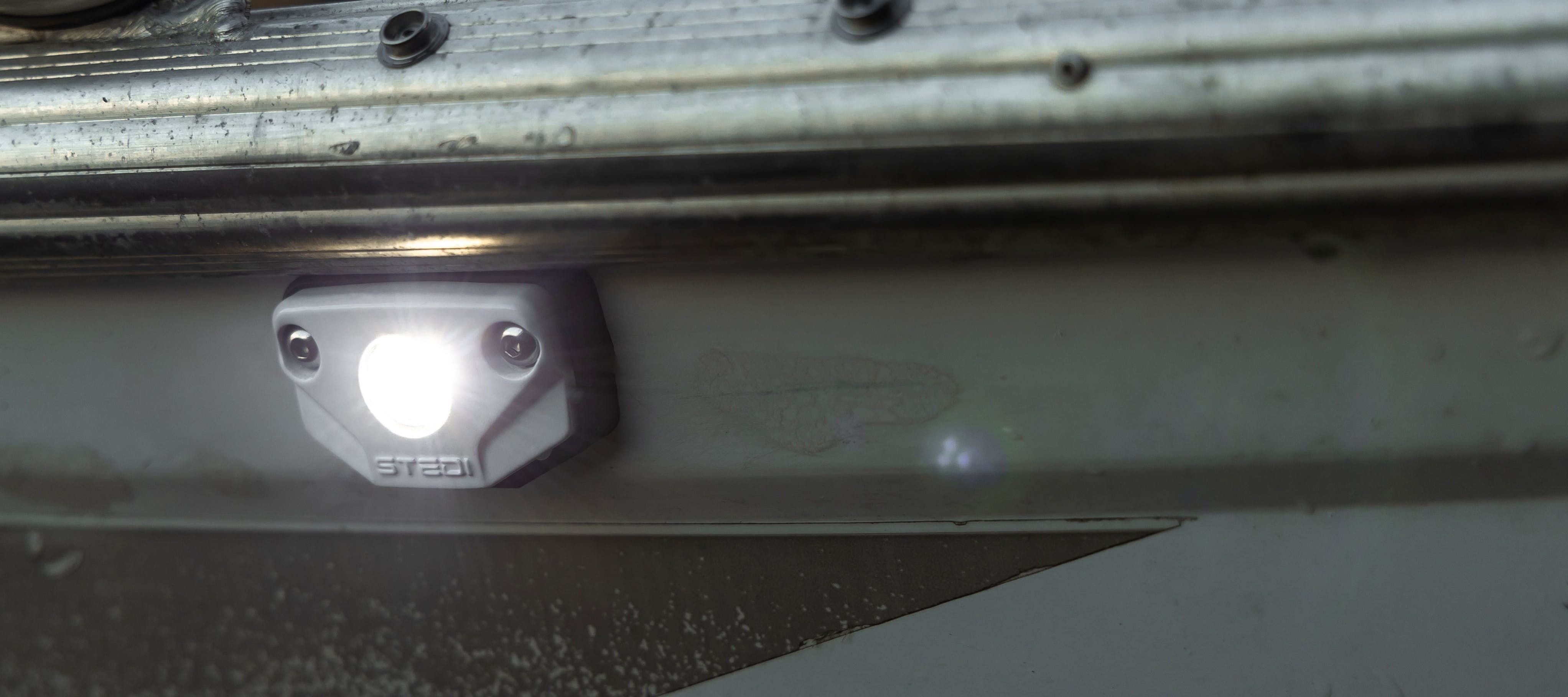 STEDI Surface White Marine Rock Light, Kaltweiß (1 Stk.) - GPC-Offroad