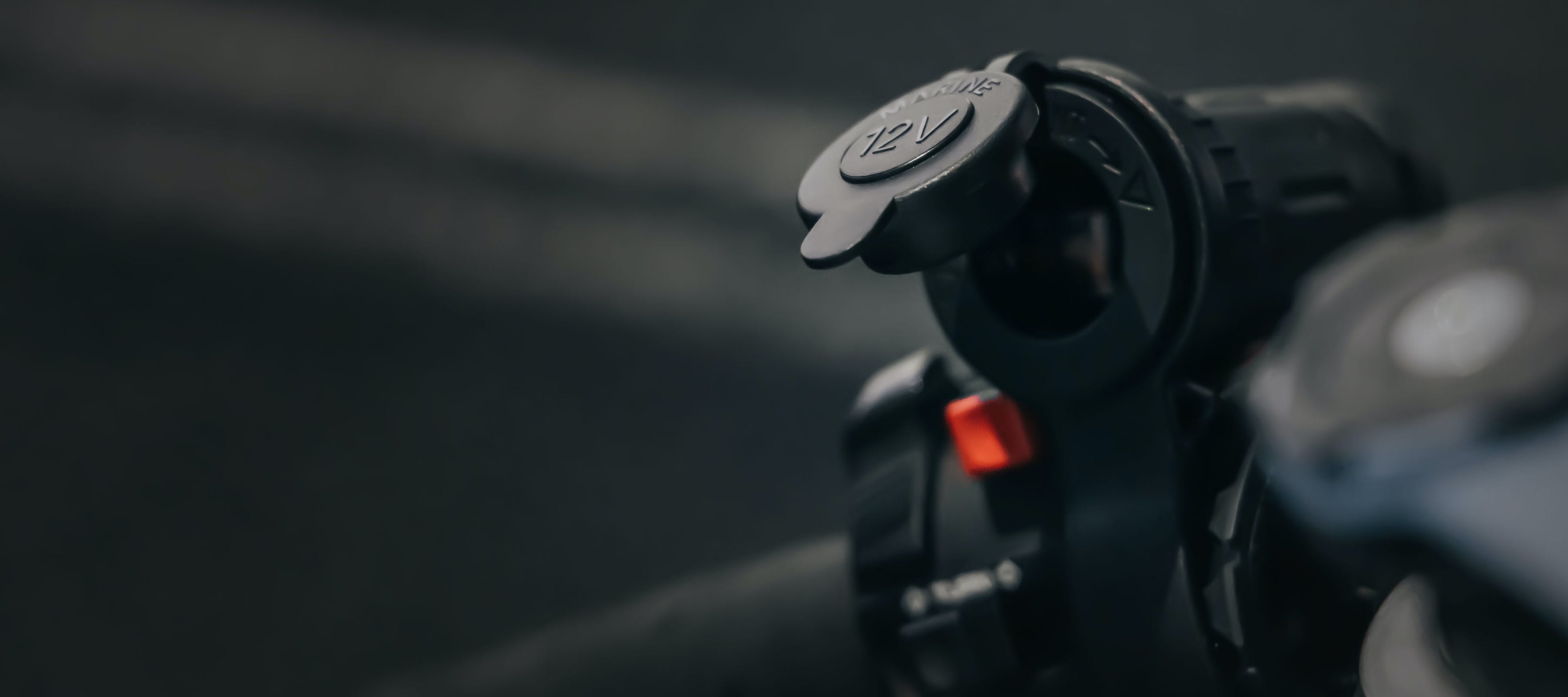 STEDI Motorrad 12V Zigarettenanzünder - Lenker montage - GPC-Offroad