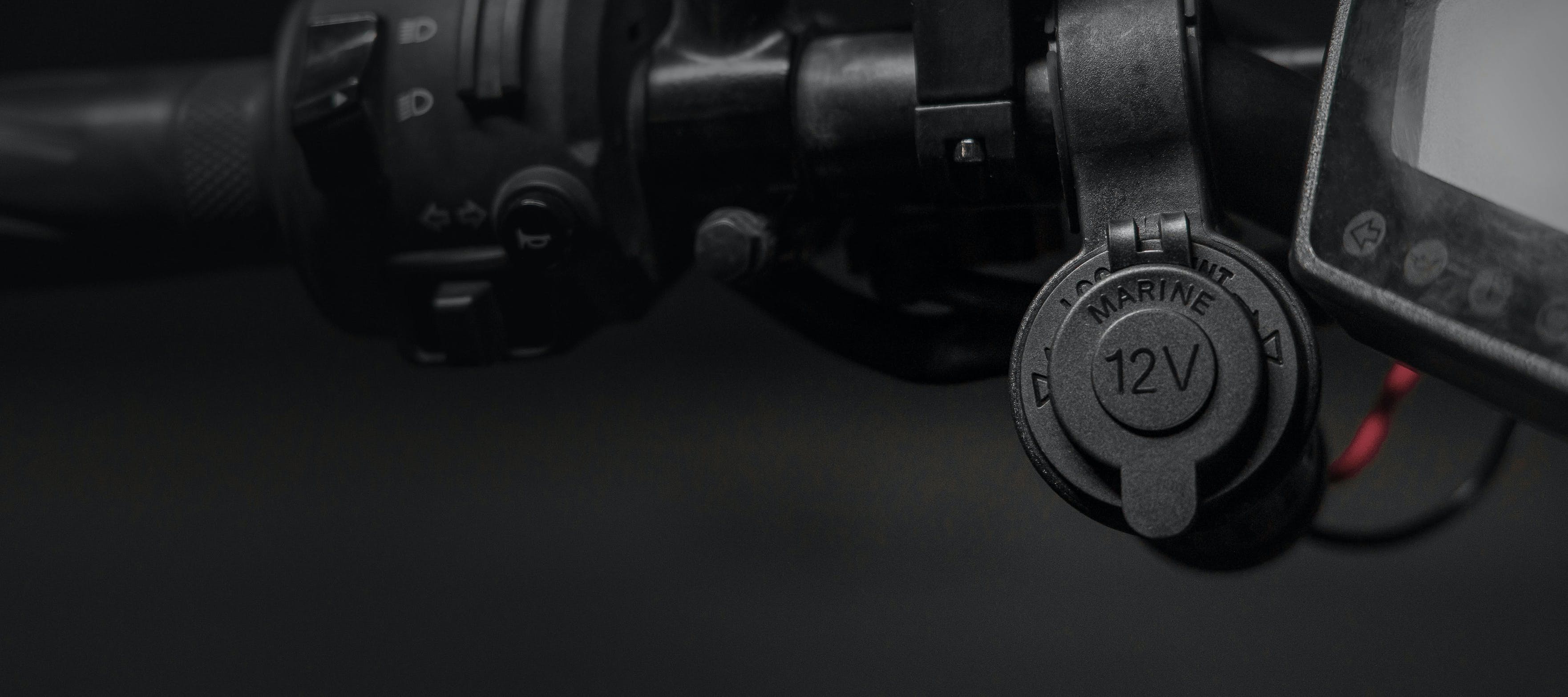 STEDI Motorrad 12V Zigarettenanzünder - Lenker montage - GPC-Offroad