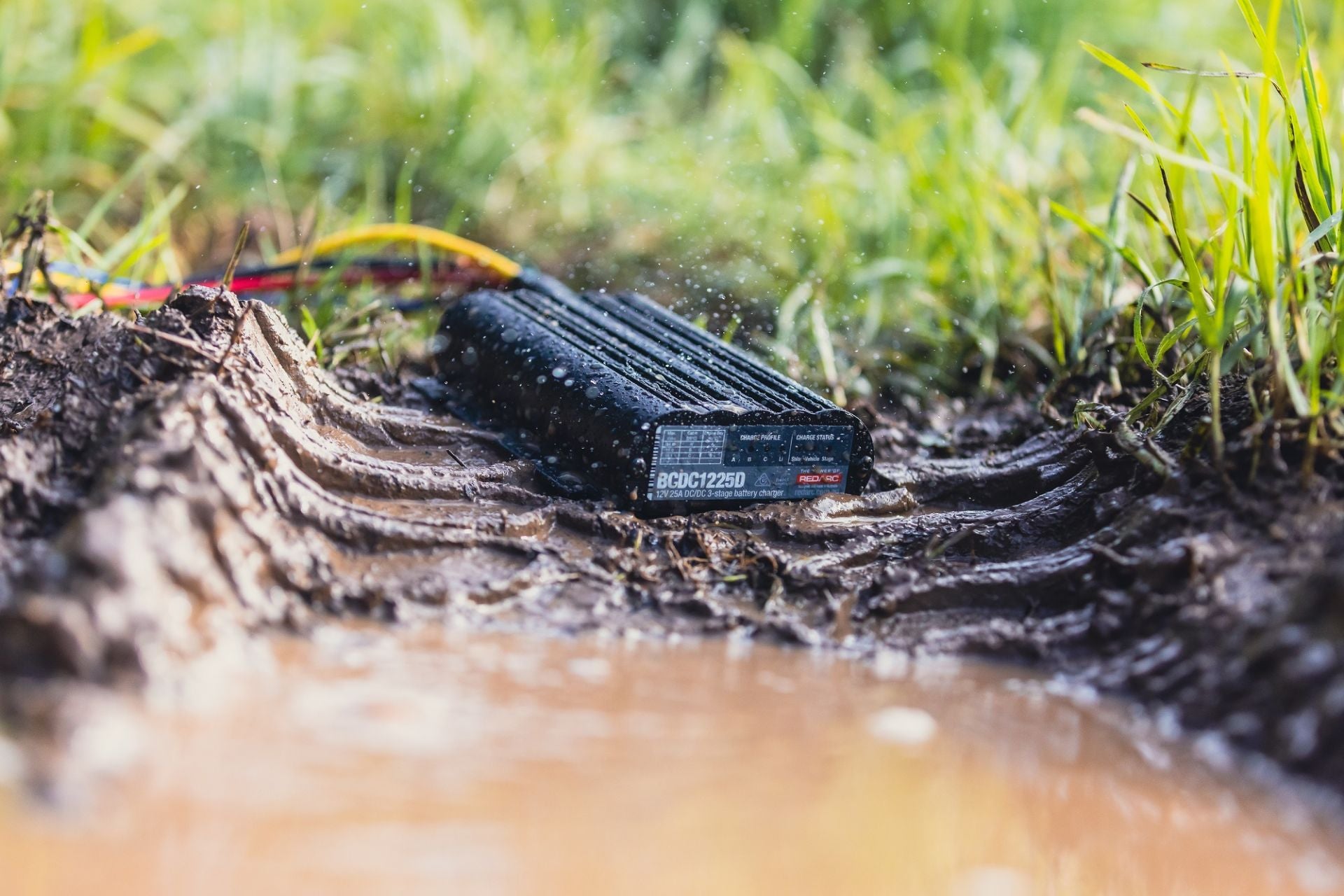 REDARC BCDC 40A Gleichstrom Batterieladegerät (Außenmontage) - GPC-Offroad