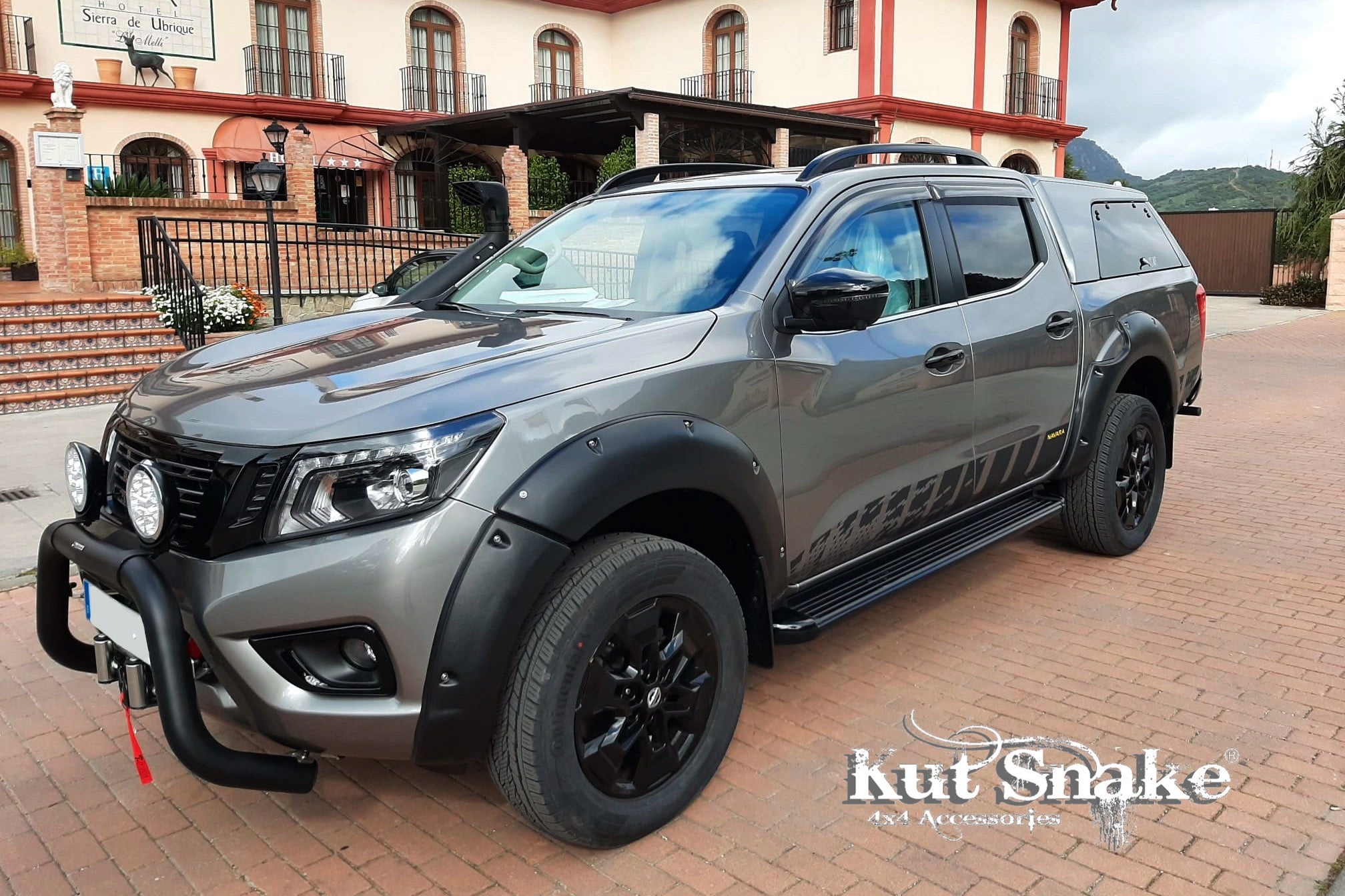 Kut Snake Kotflügelverbreiterung Nissan Navara D23 - 50 mm Breite - Struktur Oberfläche - GPC-Offroad