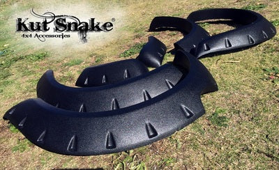 Kut Snake Kotflügelverbreiterung Nissan Navara D40 - 75 mm Breite - Struktur Oberfläche