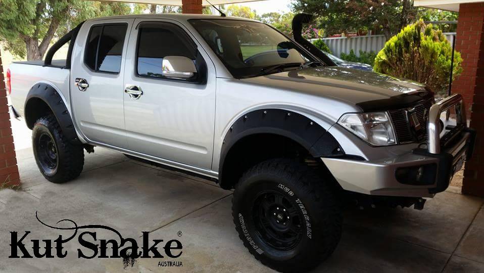 Kut Snake Kotflügelverbreiterung Nissan Navara D40 - 75 mm Breite - Struktur Oberfläche