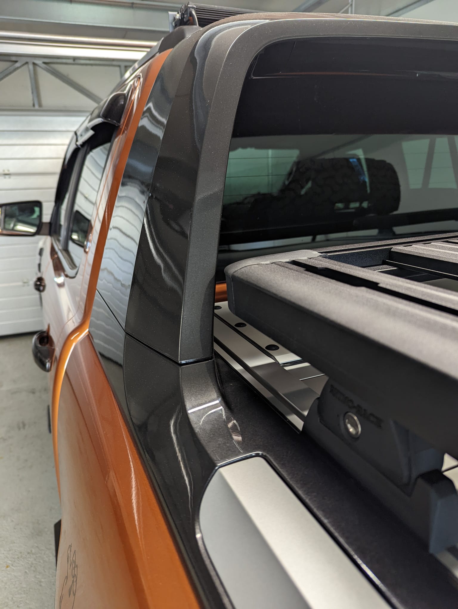 Ford Ranger D/Cab &amp; Raptor RHINO-RACK™ loading area platform for MountainTop roller blind