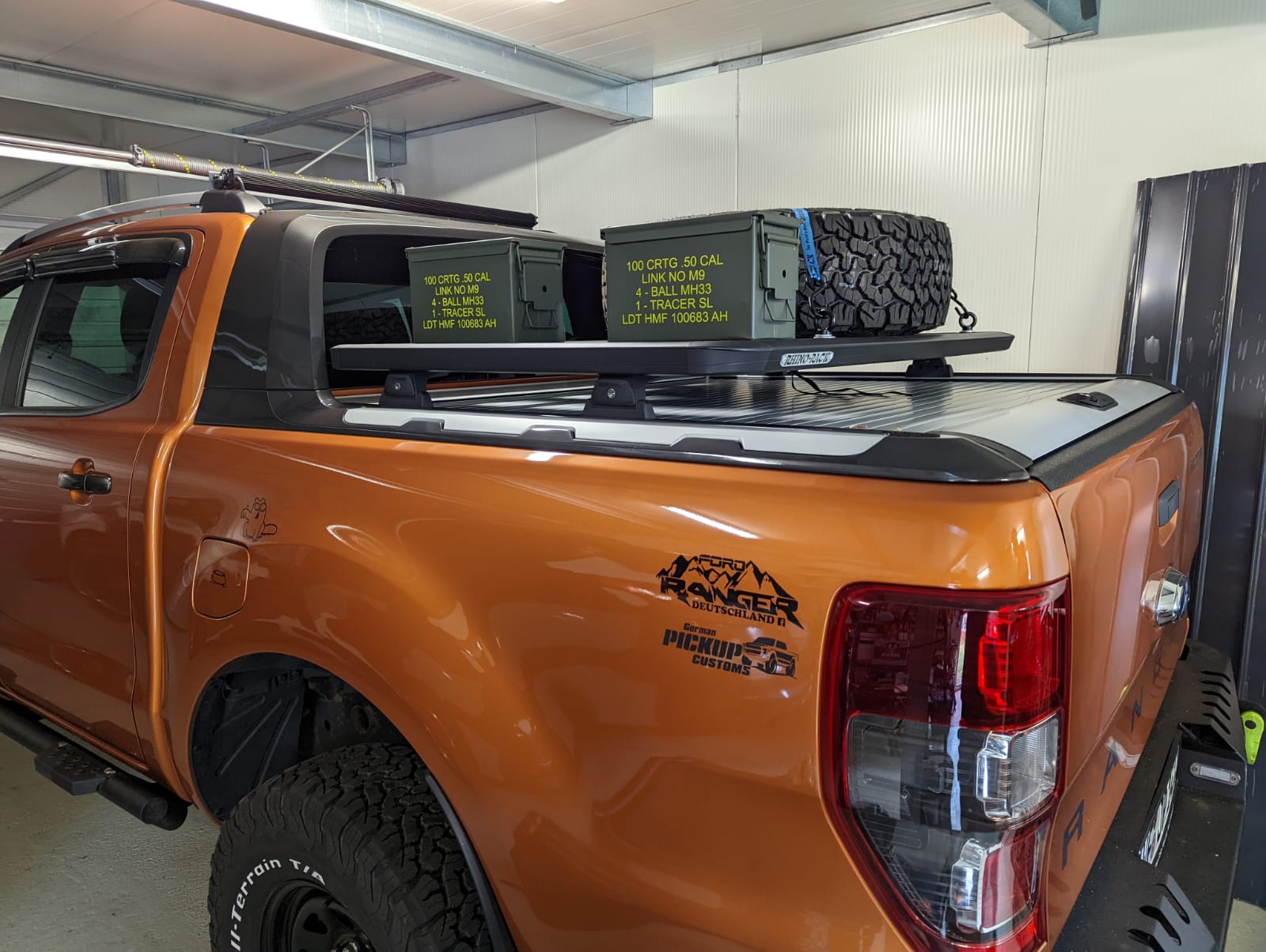 Ford Ranger D/Cab &amp; Raptor RHINO-RACK™ loading area platform for MountainTop roller blind