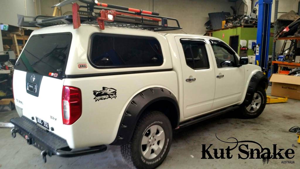 Kut Snake Kotflügelverbreiterung Nissan Navara D40 - 75 mm Breite - Struktur Oberfläche