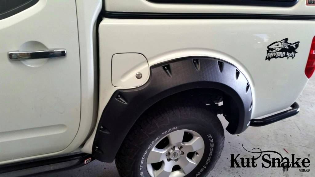 Kut Snake Kotflügelverbreiterung Nissan Navara D40 - 75 mm Breite - Struktur Oberfläche