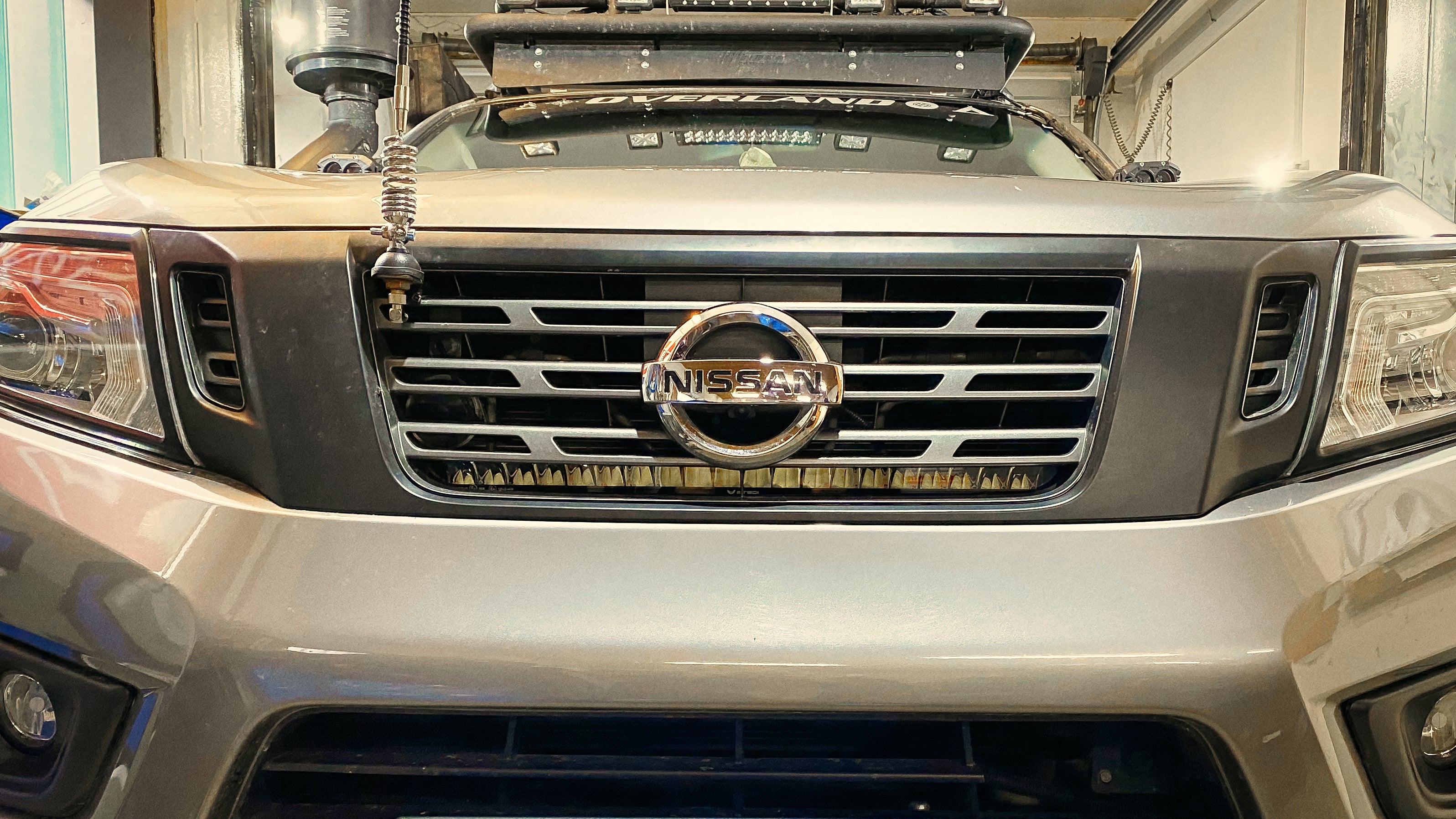 GPC Light Bar Befestigung - Nissan Navara D23 NP300 Kühlergrill