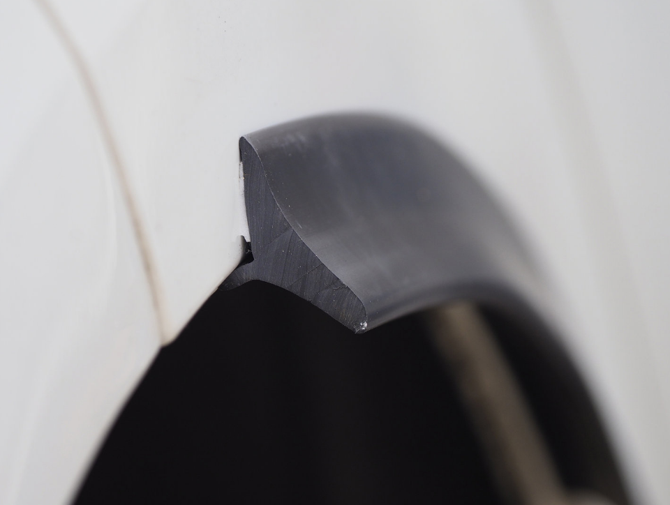 Fender flares 20 mm 4 pieces á 1.5 meters (made of black hard rubber)