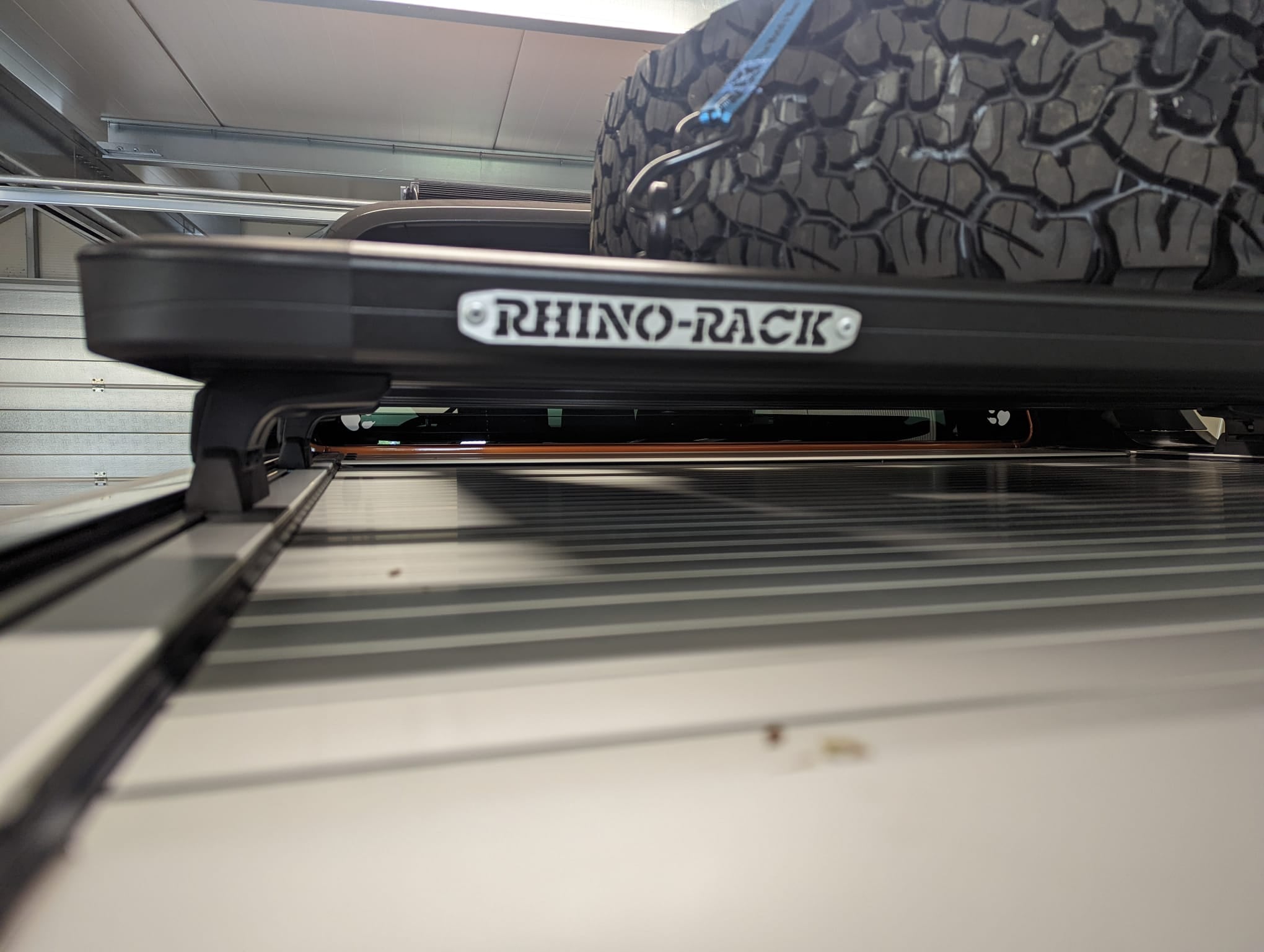 Ford Ranger D/Cab & Raptor RHINO-RACK™ Ladeflächen Plattform für MountainTop Rollo