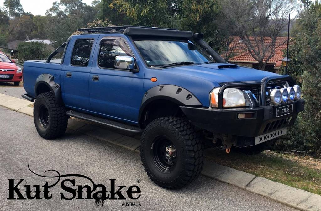 Kut Snake Kotflügelverbreiterung Nissan Navara D22 - 80 mm Breite - Struktur Oberfläche